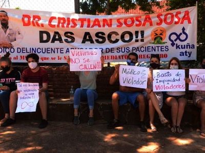 Ginecólogo cae por denuncias de presunta violación y acoso