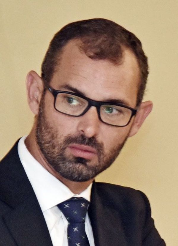 DNCP investiga licitación del MOPC para seguro “vip” de funcionarios - Nacionales - ABC Color