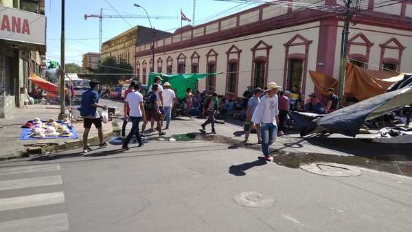 Productores de Itapúa llegan hasta Asunción para pedir la compra de sus deudas » Ñanduti