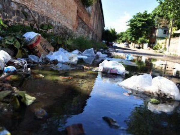 Al repunte de coronavirus se suman los casos de dengue