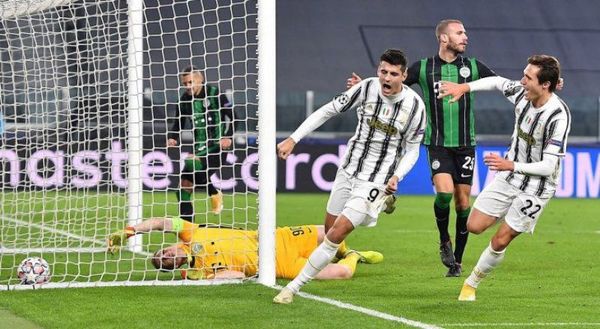 Morata sella sobre el final el pase a octavos de Juventus