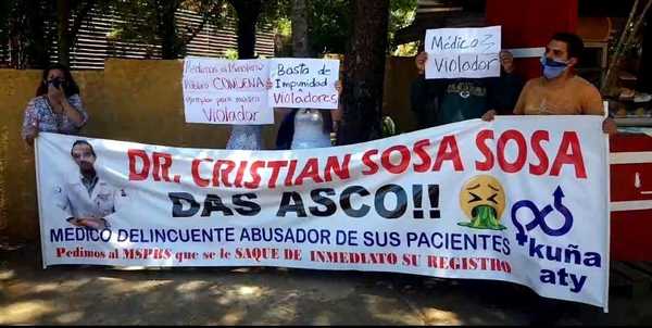 Detienen a conocido ginecólogo por delitos sexuales contra sus pacientes