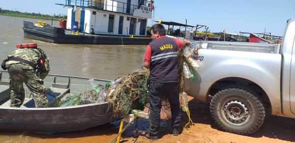Fiscalizadores retiran 3.500 metros de espineles y redes de monofilamentos del río Paraguay | .::Agencia IP::.