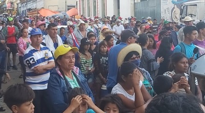 Campesinos marchan y bloquen accesos al microcentro