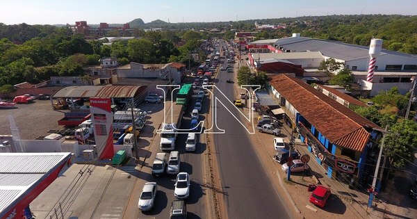 La Nación / Movilizaciones generan caos en el tránsito en el microcentro y Acceso Sur