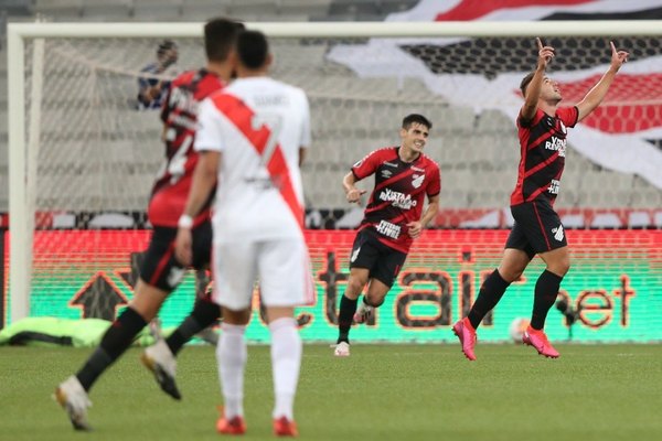 Bissoli, de jugar en la Intermedia a ser goleador copero de Parananse