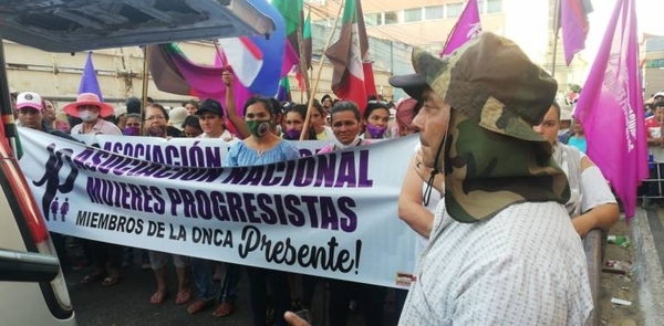 HOY / Mujeres campesinas encabezan marcha sumando el pedido del fin de la violencia