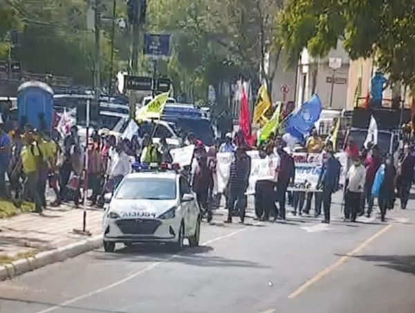 Marchas en el microcentro no deberían permitirse, advierten desde Salud · Radio Monumental 1080 AM