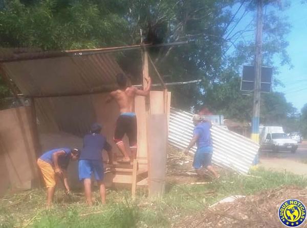 Sintechos invaden terreno del Ministerio del Interior •