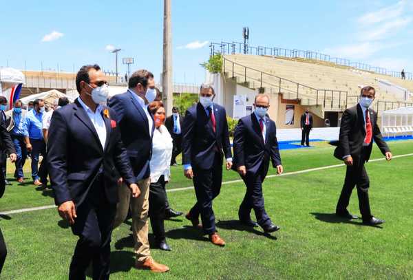 Rugbistas disponen de una renovada cancha construida por el Gobierno | .::Agencia IP::.