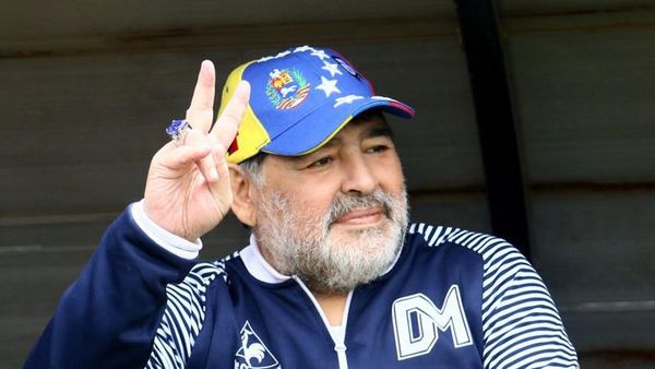 Murió Diego Armando Maradona, el planeta fútbol de luto