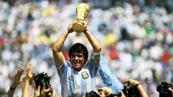 Maradona, un astro mundial que marcó al fútbol para siempre