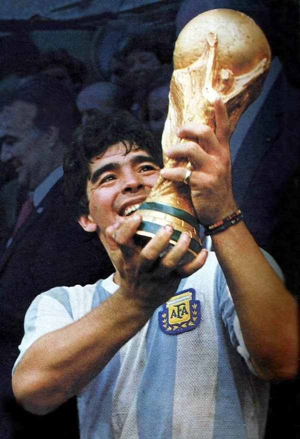 ¡La pelota siempre al 10! Maradona la leyenda | Noticias Paraguay