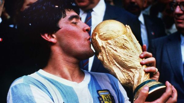 El exfutbolista Diego Armando Maradona falleció este miércoles en Argentina.