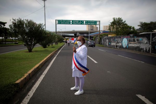 Enfermeras de Panamá retoman la calle por su precariedad ante la pandemia - MarketData