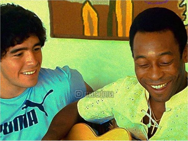 Pelé dice que algún día jugará en el cielo con su amigo Maradona