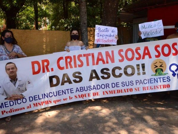 Cuatro chicas dicen que su ginecólogo abusó de ellas