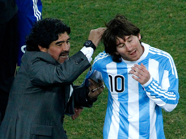 Messi lamenta la muerte de Maradona
