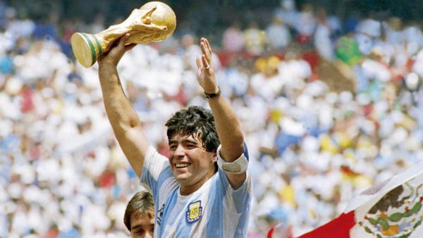 Murió el astro del fútbol mundial Diego Maradona