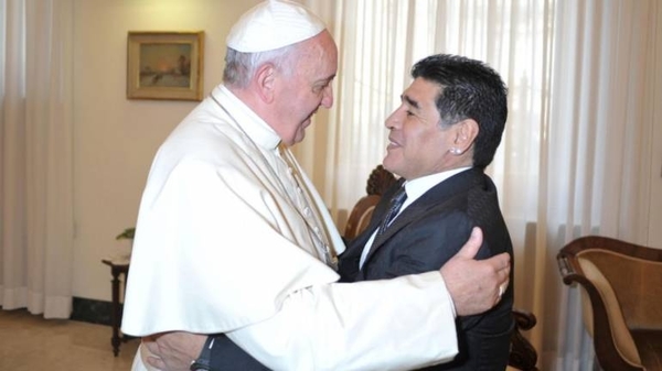 HOY / El papa Francisco recuerda "con afecto" y oración a Maradona