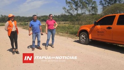 INTENDENTE DE JOSÉ LEANDRO OVIEDO RECIBE A FUNCIONARIOS DEL MOPC.