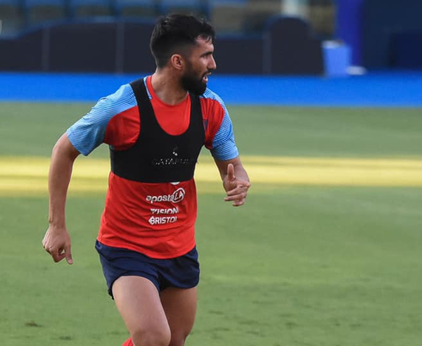 Alberto Espínola vuelve a la titularidad en Cerro