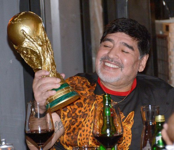 Hitos de la carrera deportiva y la vida privada de Diego Maradona - Fútbol - ABC Color