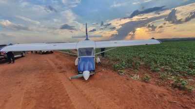 Hallan un AVION en un medio de un SOJAL en Alto Paraná