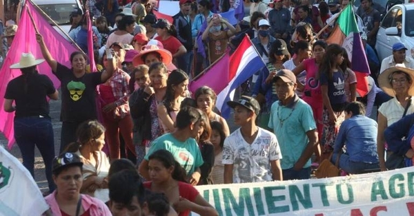 HOY / Campesinos piden ratificar versión de Senado y anuncian que continuarán las movilizaciones