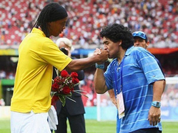 Ronaldinho, Ronaldo y Rivaldo se despiden de Maradona