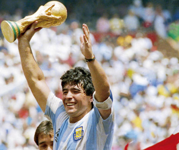Maradona: “Yo me equivoqué y pagué, pero la pelota no se mancha“