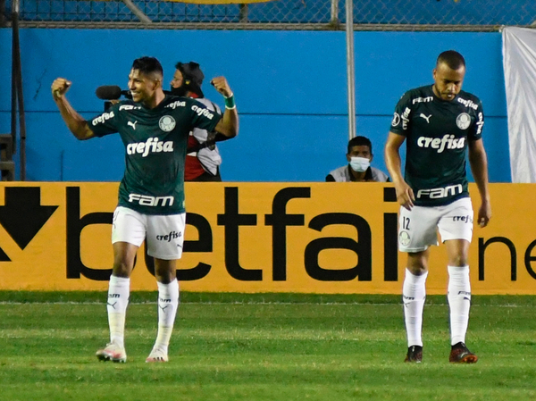 Palmeiras golea y casi asegura la clasificación
