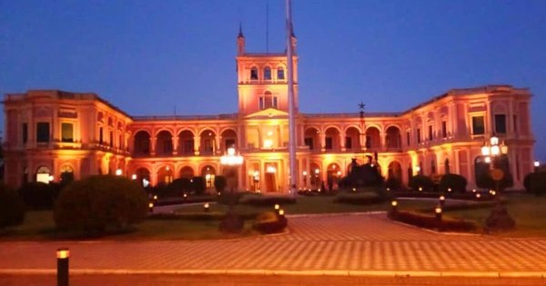 La Nación / Violencia contra las mujeres: Palacio de López se ilumina del color naranja