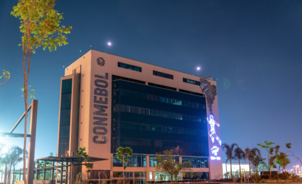 HOY / Edificio de la CSF se ilumina con la imagen de Diego