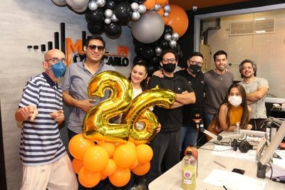 Crónica / Hubo flor de festichola en Radio Montecarlo