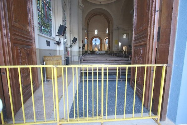 Crónica / “Ver la iglesia vacía me da ganas de llorar”