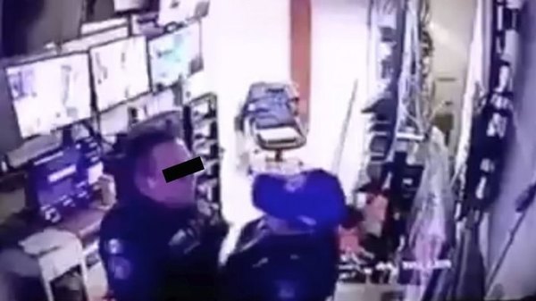 Crónica / Policías rajados por dar rienda suelta al “amor”