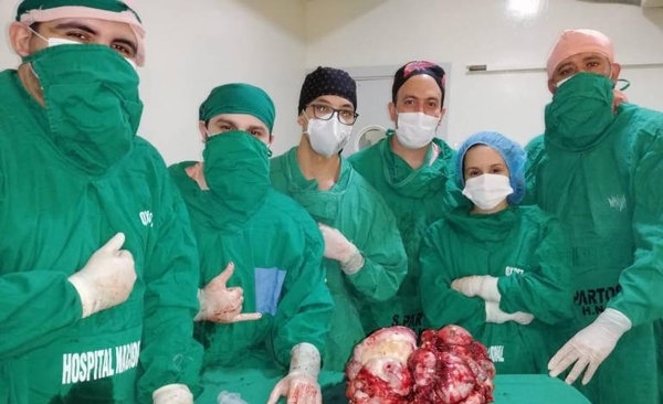 HOY / Extraen tumor de 15 kilos a una paciente en Itauguá