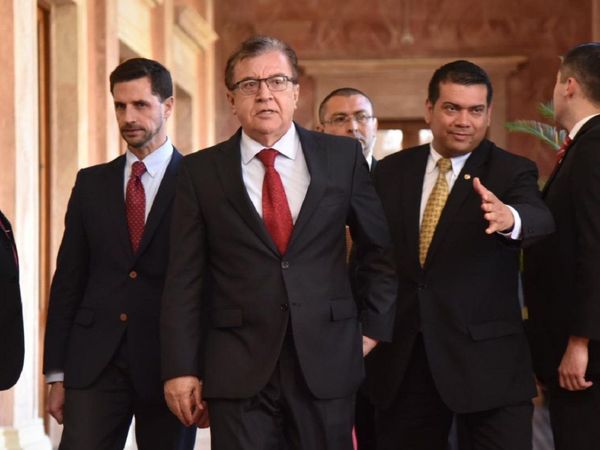 Nicanor no ve viable alternativa del Ejecutivo para controlar fondos de Itaipú y Yacyretá