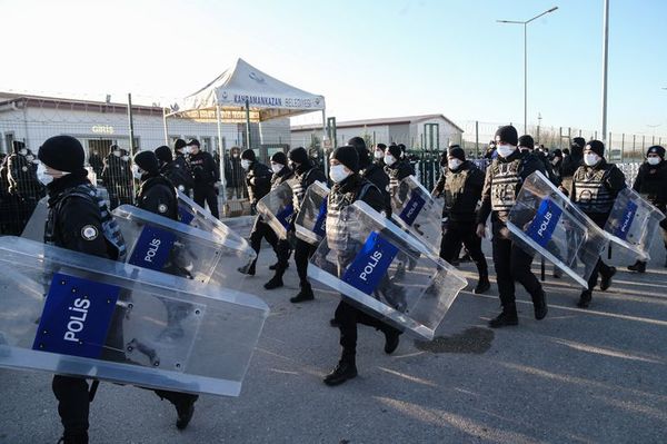 Condenadas a cadena perpetua 337 personas por intento de golpe de Estado en Turquía en 2016 - Mundo - ABC Color