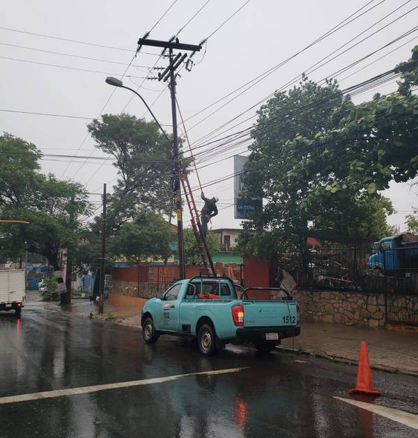 Unos 170.000 usuarios de la ANDE, se encuentran sin energía eléctrica tras temporal