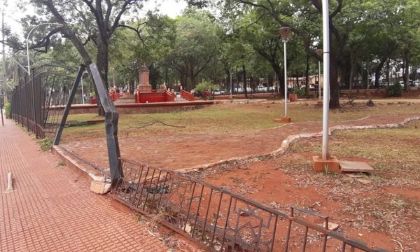 Parque Chino en deplorable estado