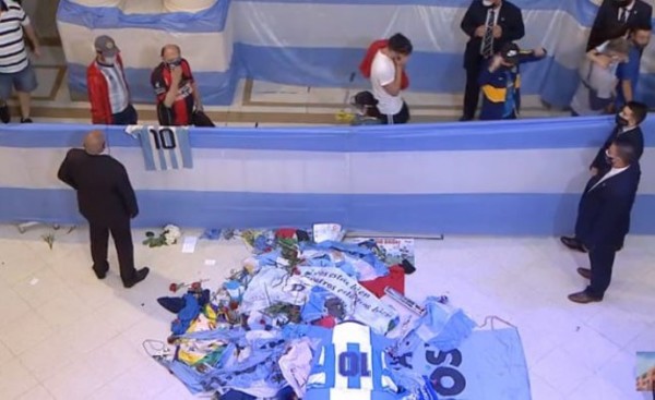 Maradona recibe el último adiós de miles de personas en la Casa Rosada