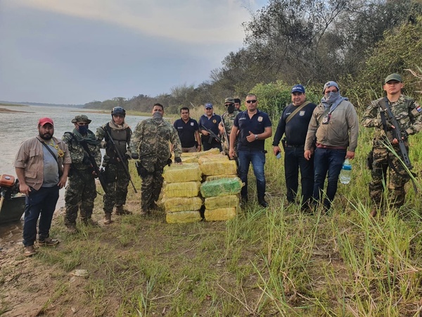 Hallan más de 1.200 kilos de marihuana en controles por veda | .::Agencia IP::.