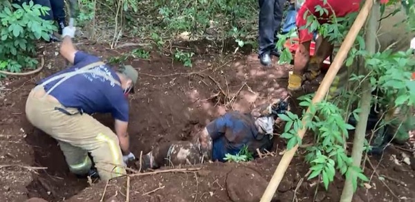 Hallan cuatro cadáveres en una fosa común - Noticiero Paraguay