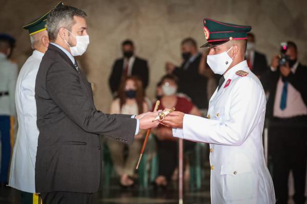 Mario Abdo participó en ceremonia de egreso de oficiales de la Academia Militar - El Trueno