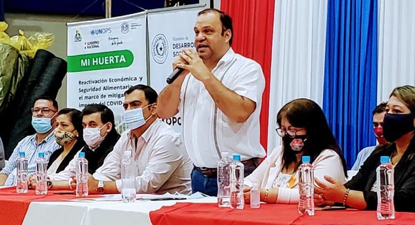 Ministro entregó insumos para huertas y alimentos a comedores de Caazapá - Noticiero Paraguay