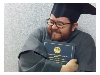 Fraile defendió su tesis desde un convento