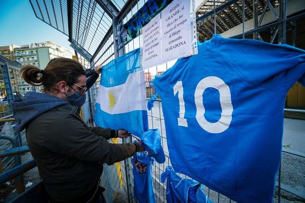 Napoli llevará camisetas número 10 - Fútbol - ABC Color