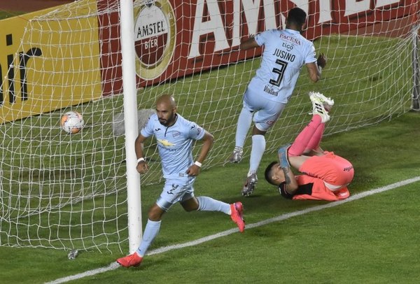 Bolívar de Fidencio Oviedo remontó a Lanús en la Sudamericana